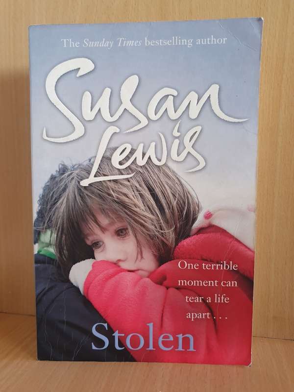Stolen: Susan Lewis (Paperback)