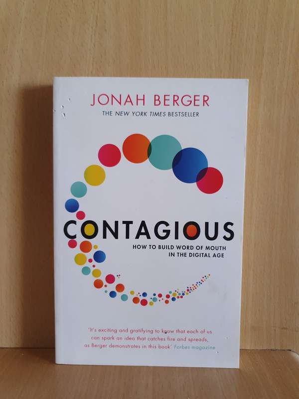 Contagious - How to build word of mouth in the digital age: Jonah Berger (Paperback)