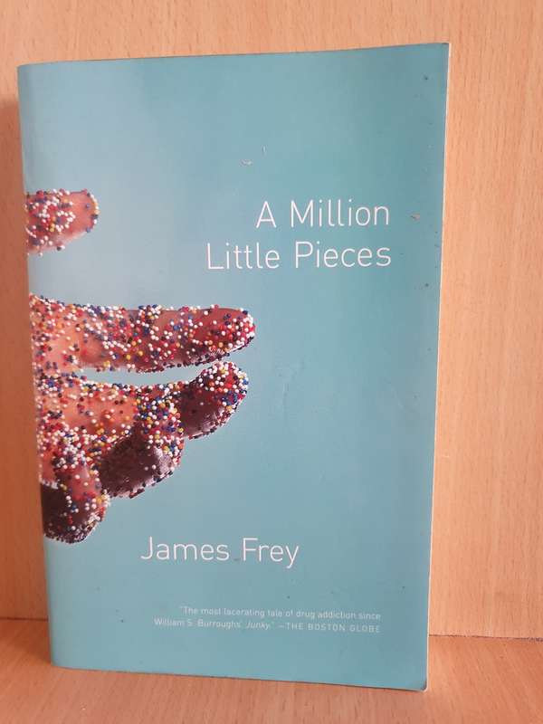 A Million Little Pieces: James Frey (Paperback)