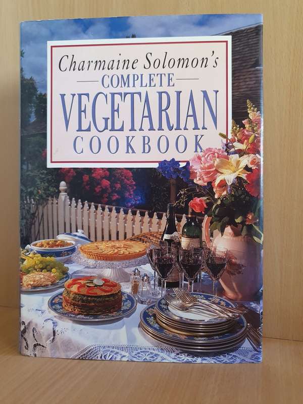 Charmaine Solomon`s Complete Vegetarian Cookbook (Hardcover)