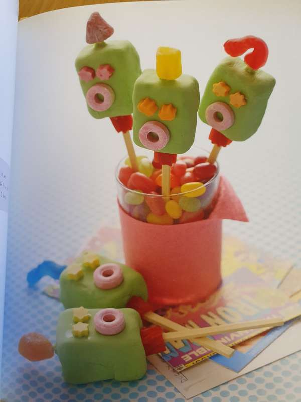 Cake and Cookie Pops - More than 50 fun treats on sticks (Paperback)