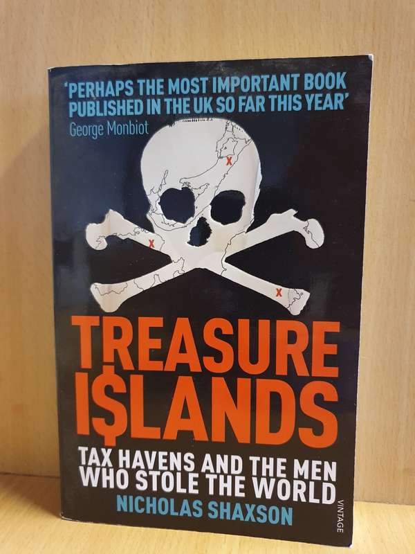 Treasure Islands - Tax Havens and The Men who Stole the World: Nicholas Shaxson (Paperback)