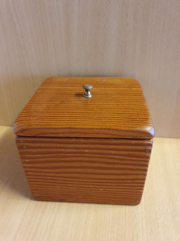 Wooden Salt Caddy (13cm x 13cm height 12cm)