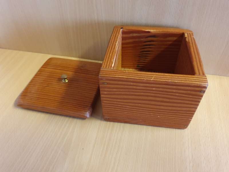 Wooden Salt Caddy (13cm x 13cm height 12cm)