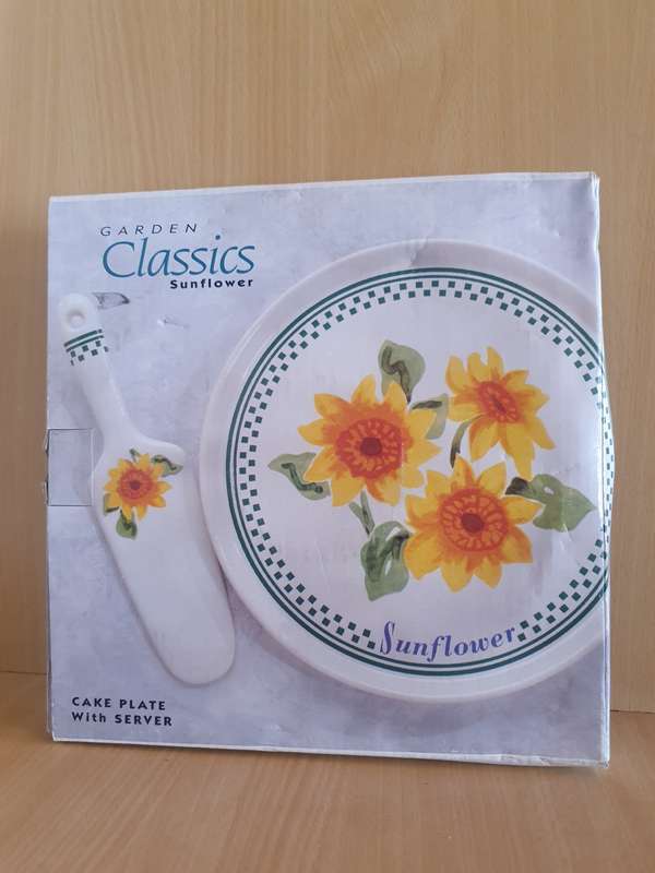 Round Sunflower Cake Plate with Server