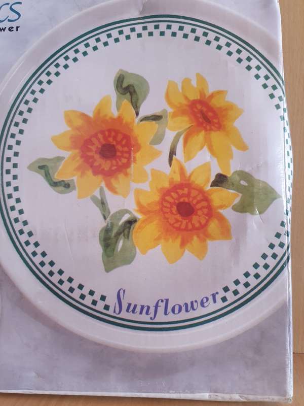 Round Sunflower Cake Plate with Server