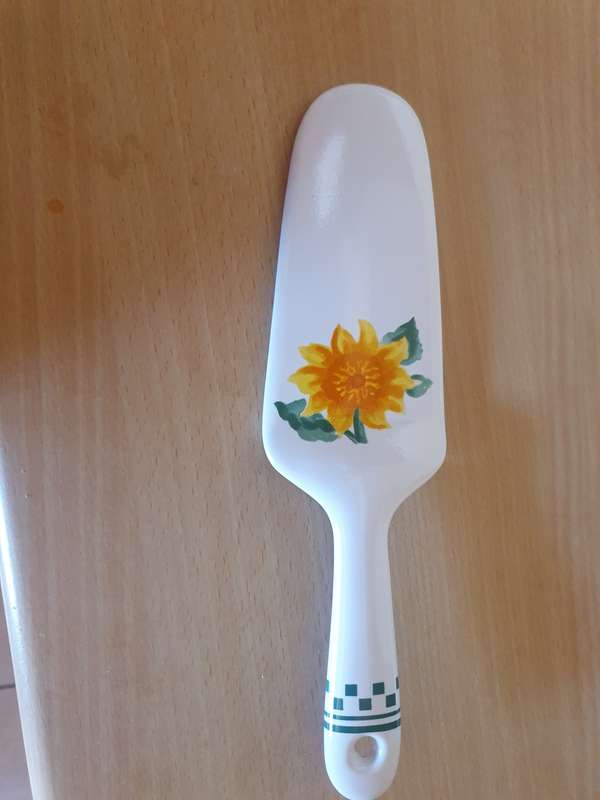 Round Sunflower Cake Plate with Server