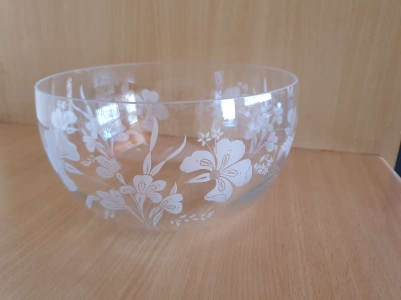 Round Glass Floral Pattern Bowl