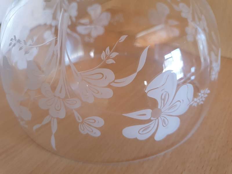 Round Glass Floral Pattern Bowl