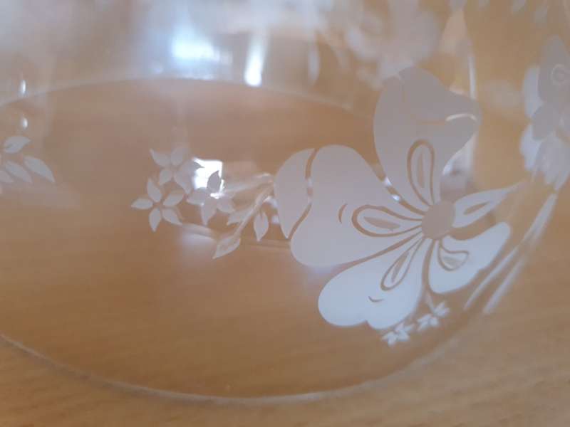 Round Glass Floral Pattern Bowl