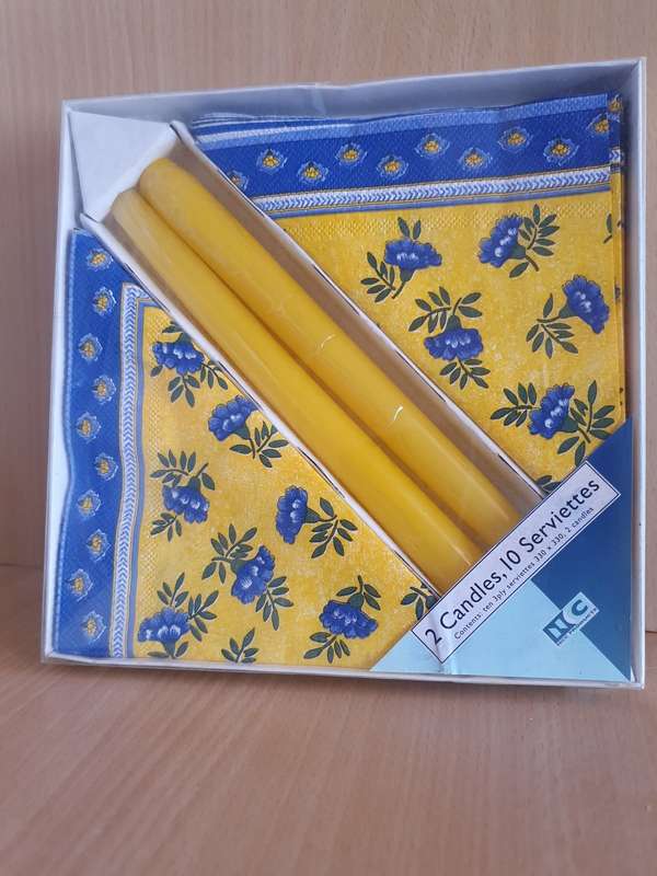Set of 2 Yellow Candles/10 Serviettes