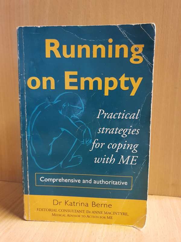 Running on Empty - Practical Strategies for coping with ME: Dr Katrina Berne (Paperback)
