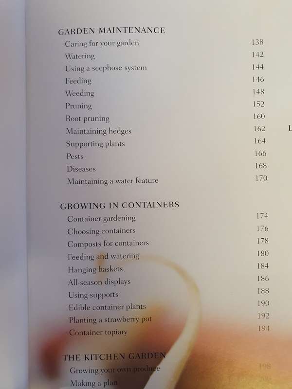 The essential guide to Gardening Techniques : Susan Berry (Hardcover)