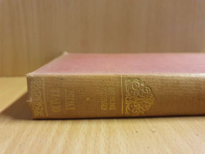 Oliver Twist : Charles Dickens