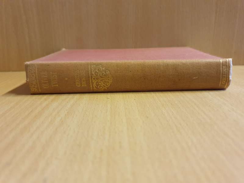 Oliver Twist : Charles Dickens