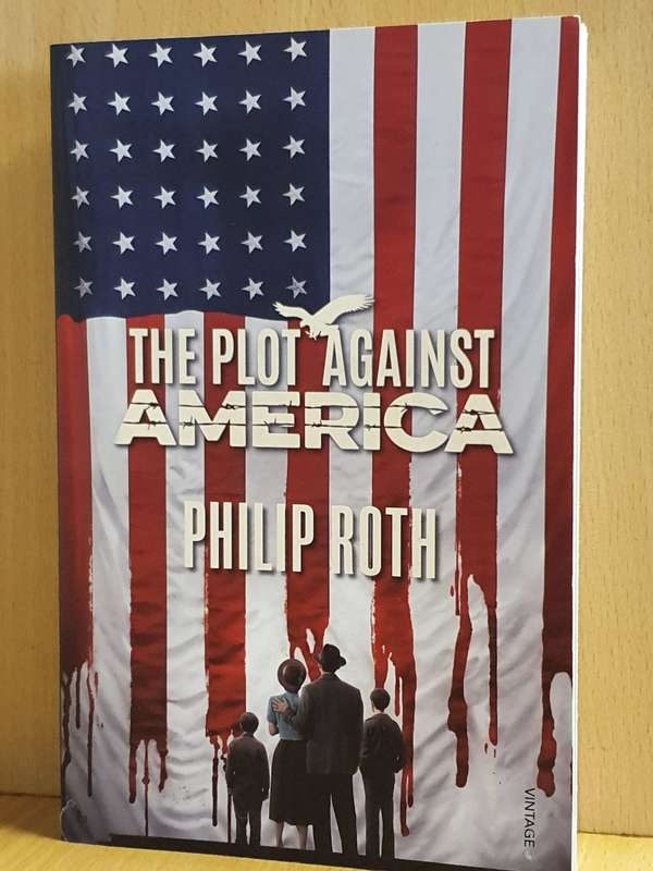 The Plot Against America: Philip Roth (Paperback)