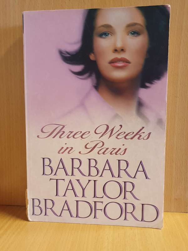 Three Weeks in Paris: Barbara Taylor Bradford (Paperback)