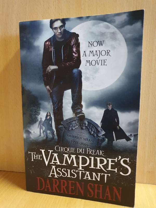 The Vampire`s Assistant: Cirque Du Freak: Darren Shan (Paperback)
