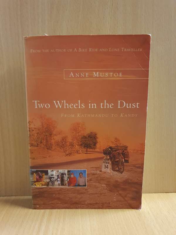 Two Wheels in The Dust: Anne Mustoe (Paperback)
