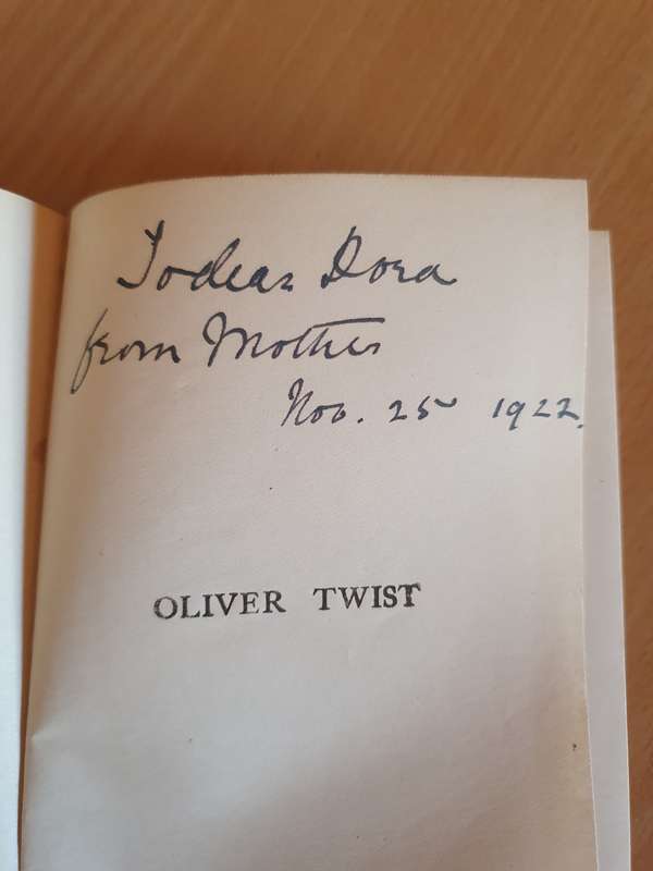 Oliver Twist : Charles Dickens