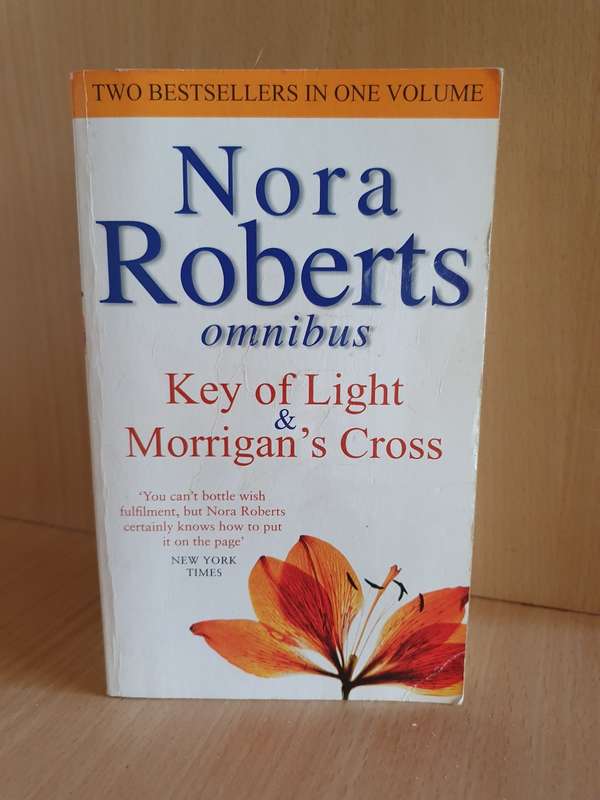Key of Light/Morrigan`s Cross: Nora Roberts (Paperback)