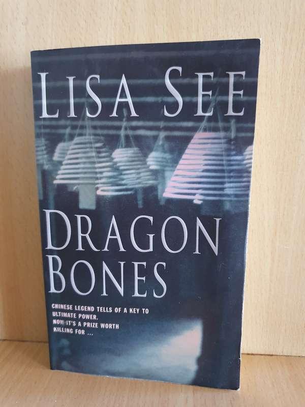 Dragon Bones: Lisa Lee (Paperback)