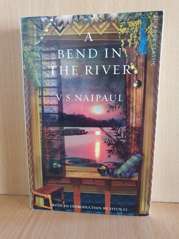 A Bend in The River : V.S. Naipaul (paperback)
