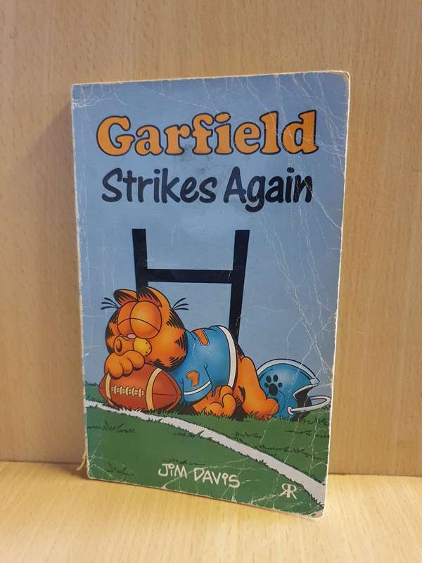 Garfield Strikes Again : Jim Davis (Paperback)
