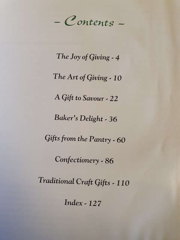Mrs Beeton`s Hand-Made Gifts (Paperback)