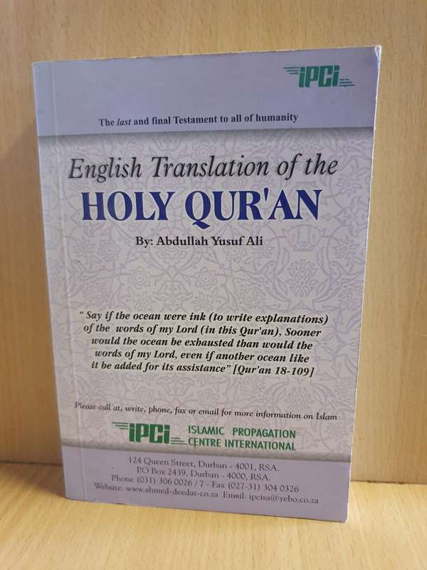 English Translation of The Holy Quran (Paperback)