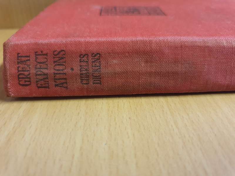 Great Expectations : Charles Dickens