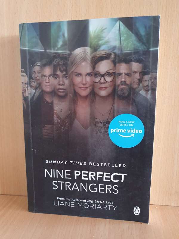 Nine Perfect Strangers: Liane Moriarty (Paperback)