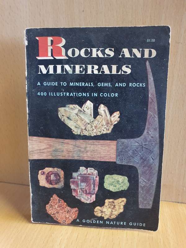Rocks and Minerals - A Guide to minerals, gems and rocks (400 illustrations in colour) paperback