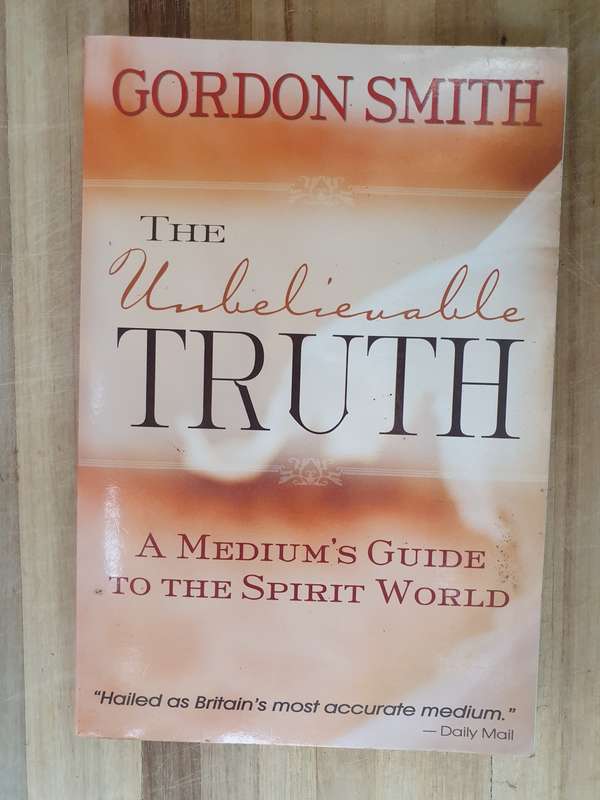 The Unbelievable Truth - A Medium`s Guide to the Spirit World: Gordon Smith (Paperback)