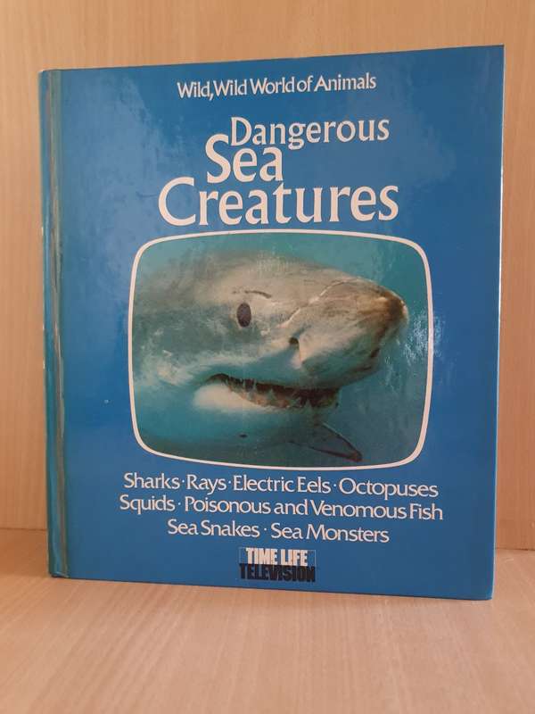 Dangerous Sea Creatures - Sharks, Rays, Electric Eels, Octopuses, Squids (Hardcover)