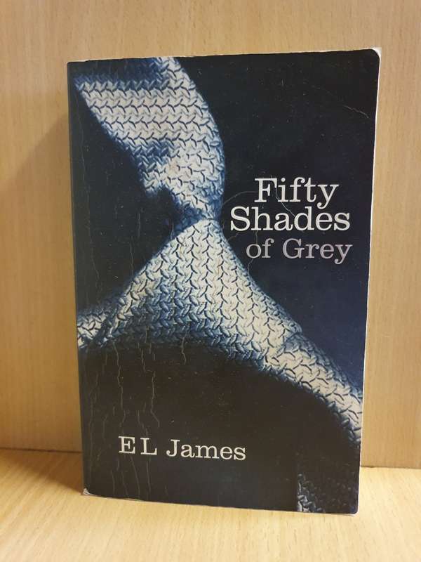 Fifty Shades of Grey : E L James (Paperback)