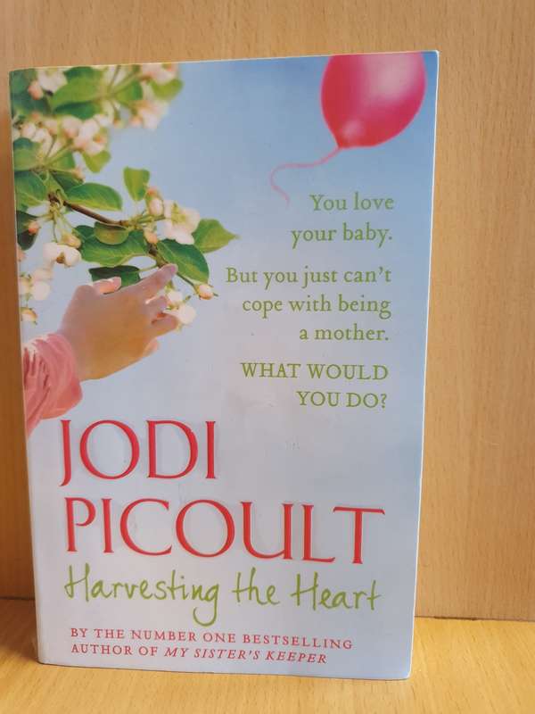 Harvesting the Heart: Jodi Picoult (Paperback)