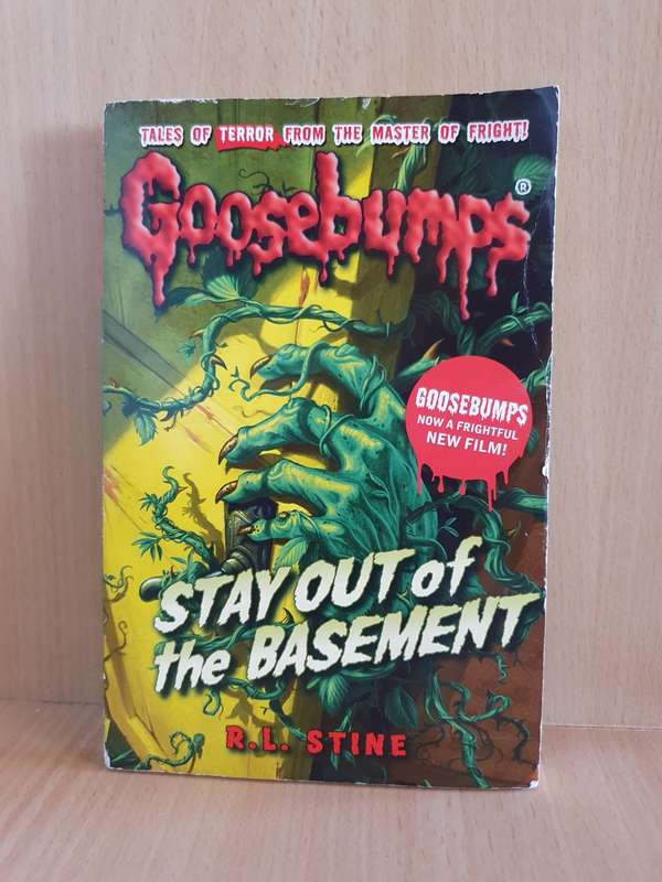 Goosebumps - Stay out of the basement: R.L. Stine  (Paperback)
