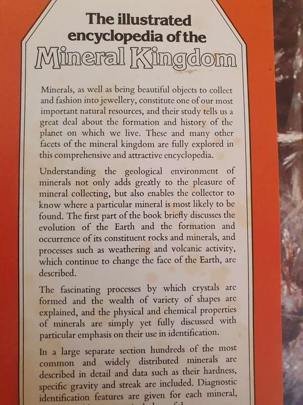 The Illustrated Encyclopedia of the Mineral Kingdom - Dr Alan Woolley (Hardcover)