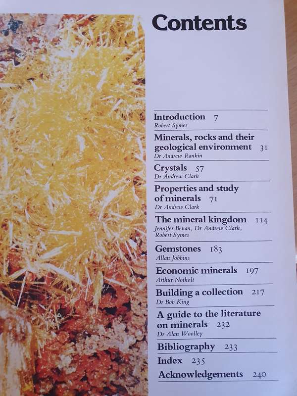 The Illustrated Encyclopedia of the Mineral Kingdom - Dr Alan Woolley (Hardcover)