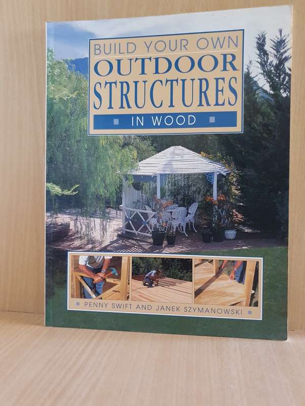 Build Your Own Outdoor Structures in Wood: Penny Swift & Janek Szymanowski (Paperback)