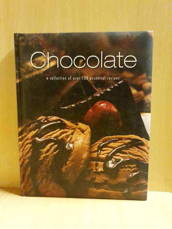 Chocolate - A Collection of over 100 essential recipes (Hardcover)