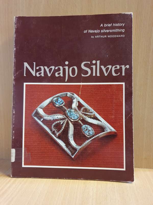 Navajo Silver - A Brief history of Navajo Silversmithing by Arthur Woodward (Paperback)
