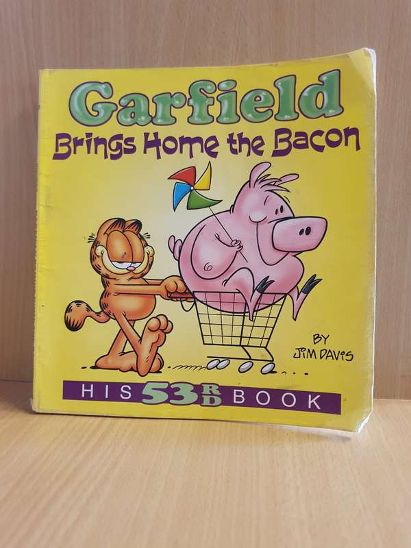 Garfield Brings Home the Bacon by Jim Davis (Paperback)