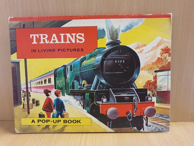 Trains in Living Pictures Pop-Up Book