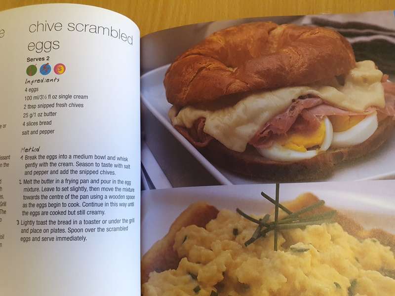 Student Cookbook - Over 100 easy and economical dishes (Paperback)
