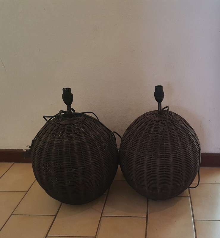 Round Brown Wicker Table Lamp