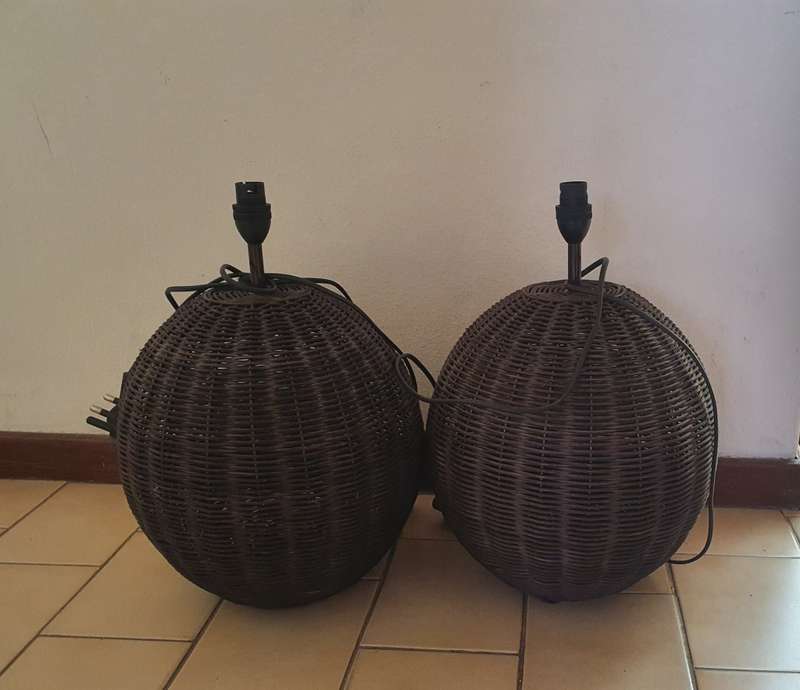Round Brown Wicker Table Lamp