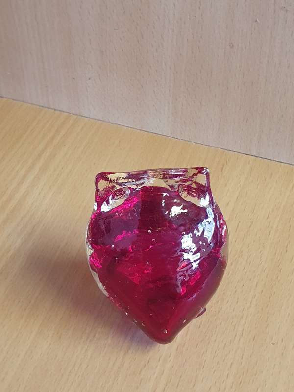 Glass Owl Figurine (height 10cm width 7cm depth 4cm)
