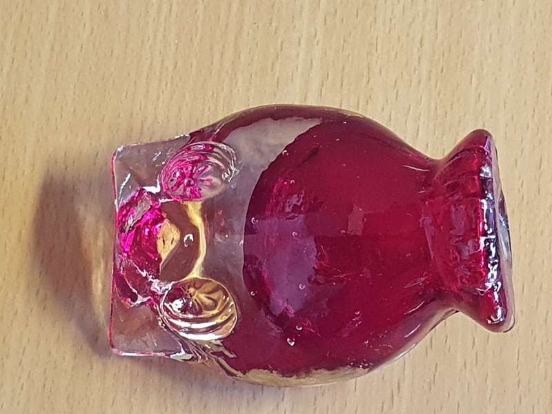 Glass Owl Figurine (height 10cm width 7cm depth 4cm)